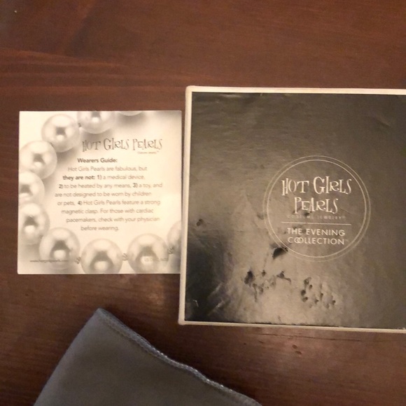 Hot Girls Pearls the evening collection Bracelet - Picture 2 of 4